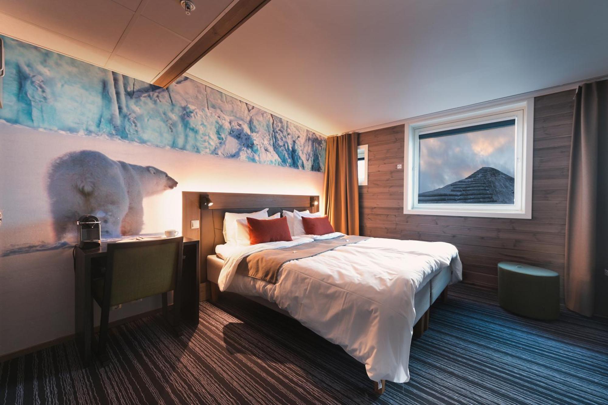 Svalbard Hotell | Polfareren Лонгйир Экстерьер фото