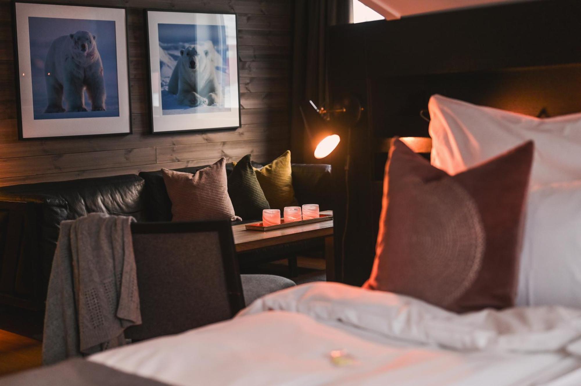 Svalbard Hotell | Polfareren Лонгйир Экстерьер фото