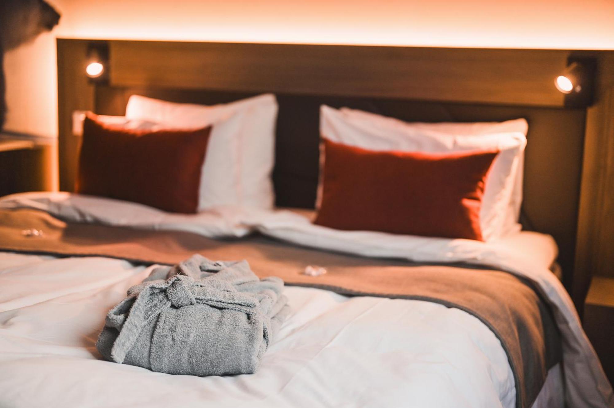 Svalbard Hotell | Polfareren Лонгйир Экстерьер фото