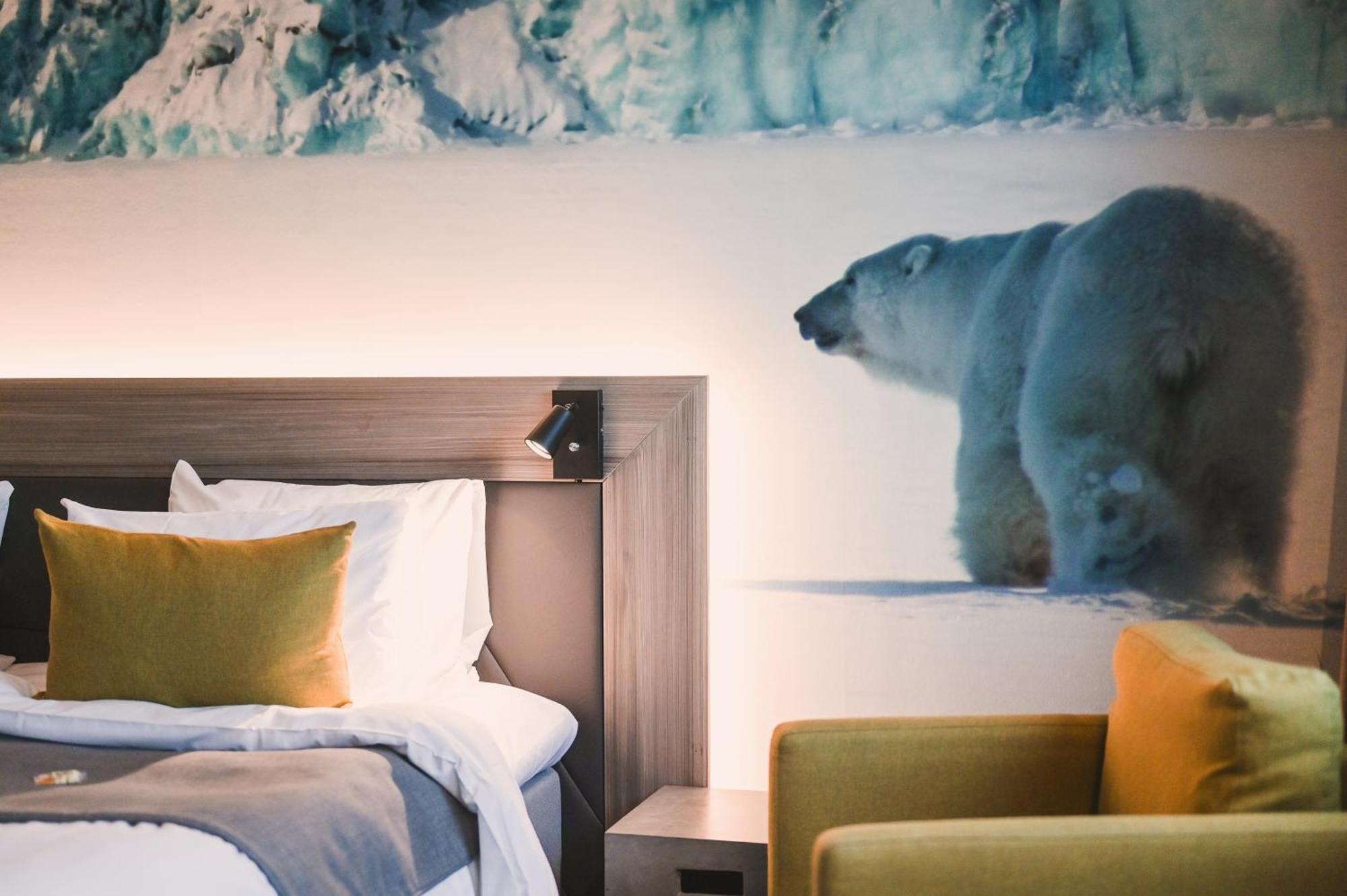 Svalbard Hotell | Polfareren Лонгйир Экстерьер фото