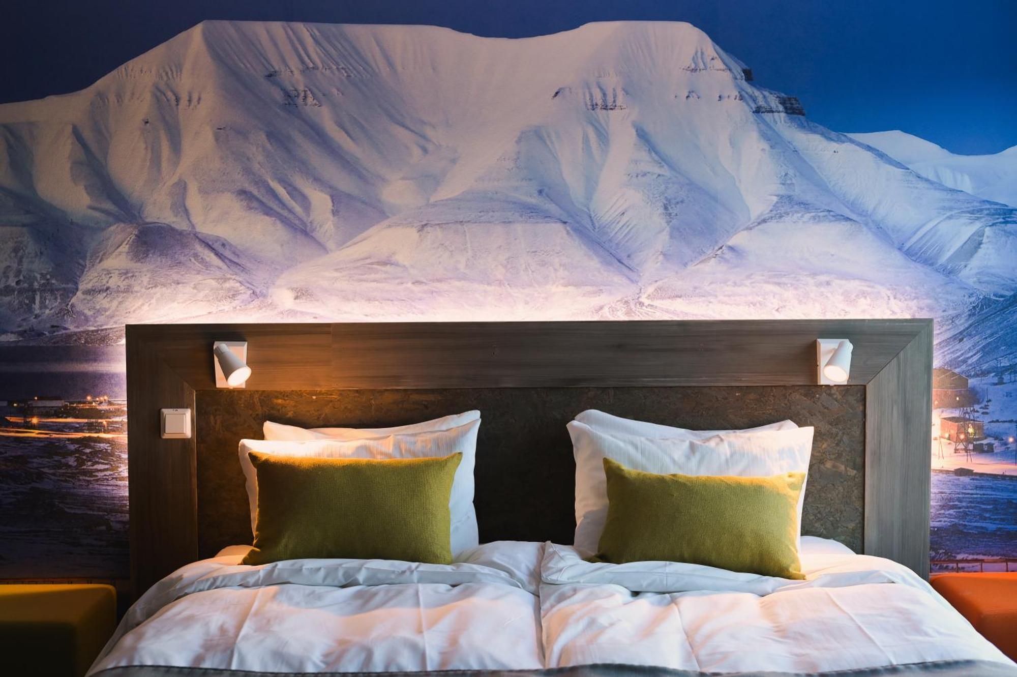 Svalbard Hotell | Polfareren Лонгйир Экстерьер фото
