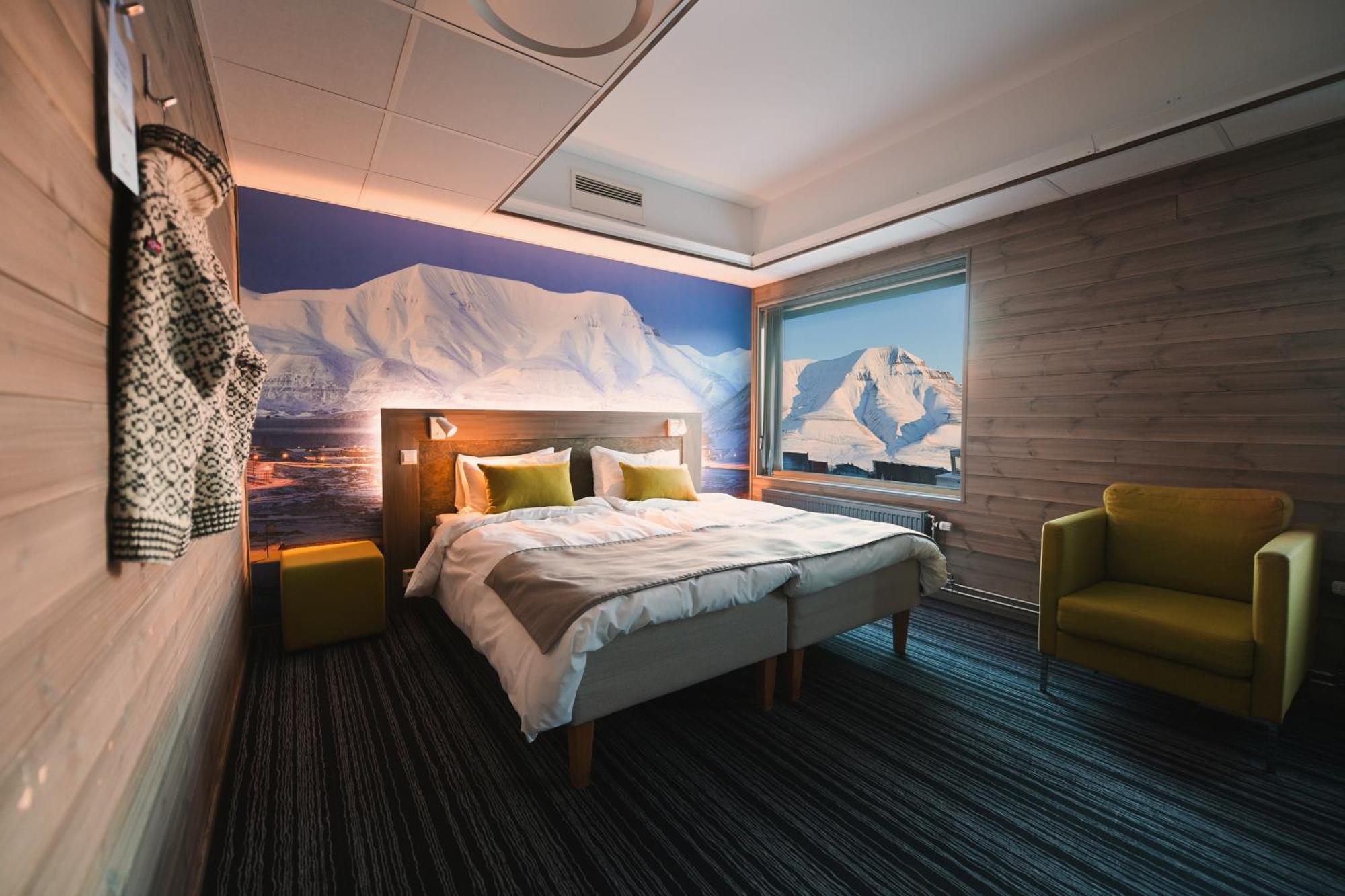 Svalbard Hotell | Polfareren Лонгйир Экстерьер фото