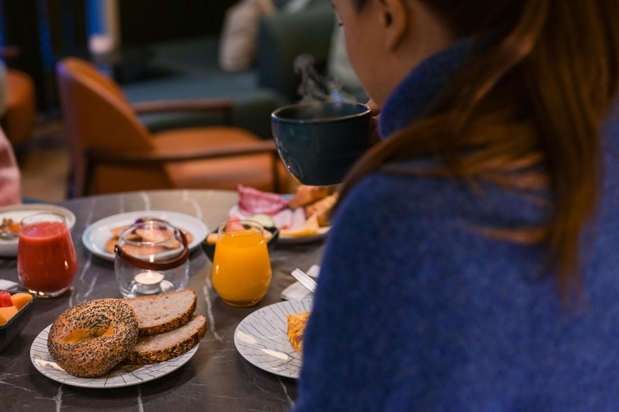 Svalbard Hotell | Polfareren Лонгйир Экстерьер фото