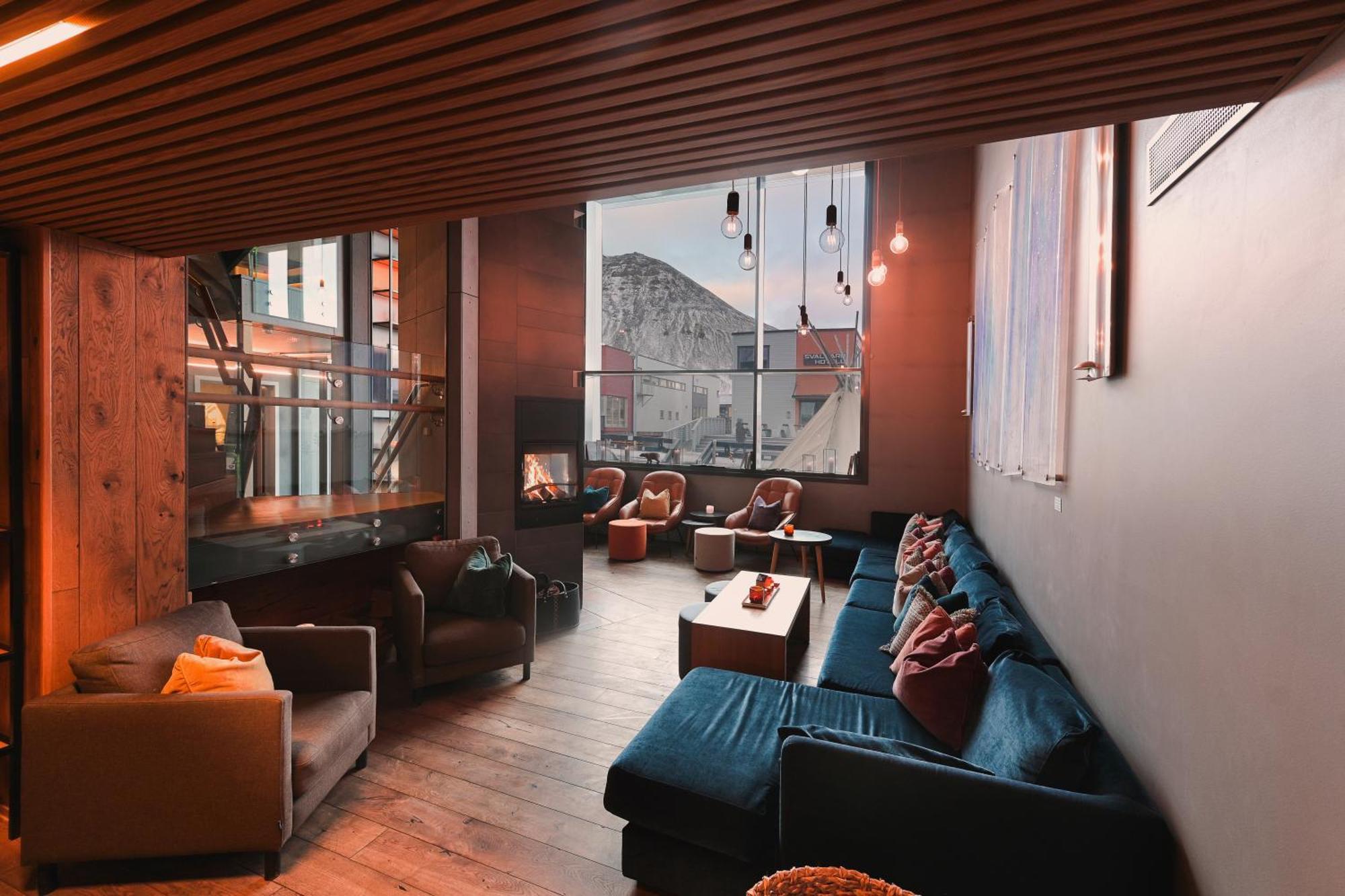 Svalbard Hotell | Polfareren Лонгйир Экстерьер фото