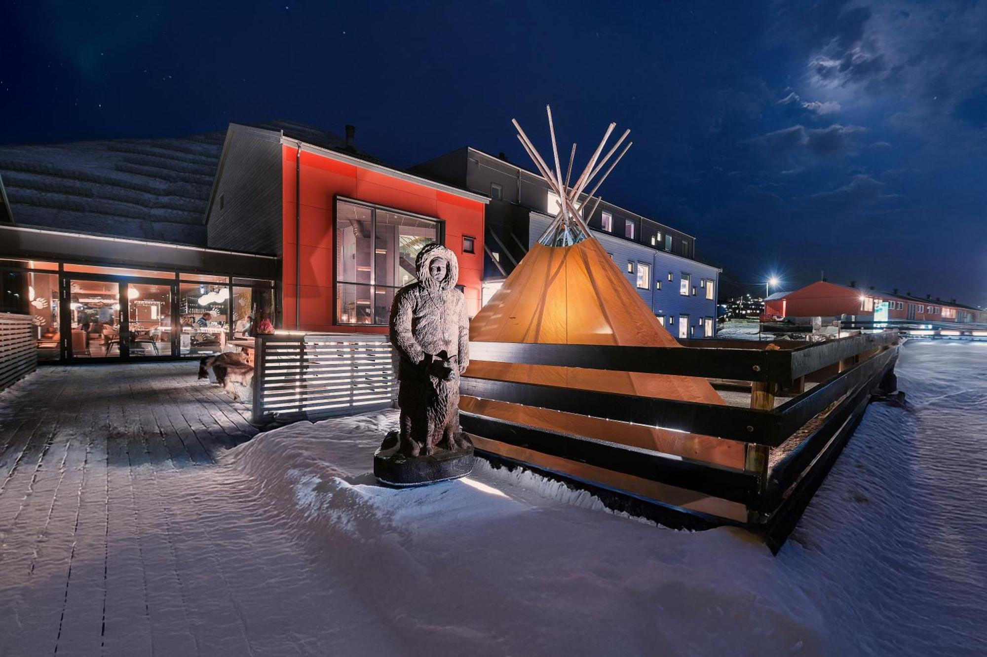 Svalbard Hotell | Polfareren Лонгйир Экстерьер фото