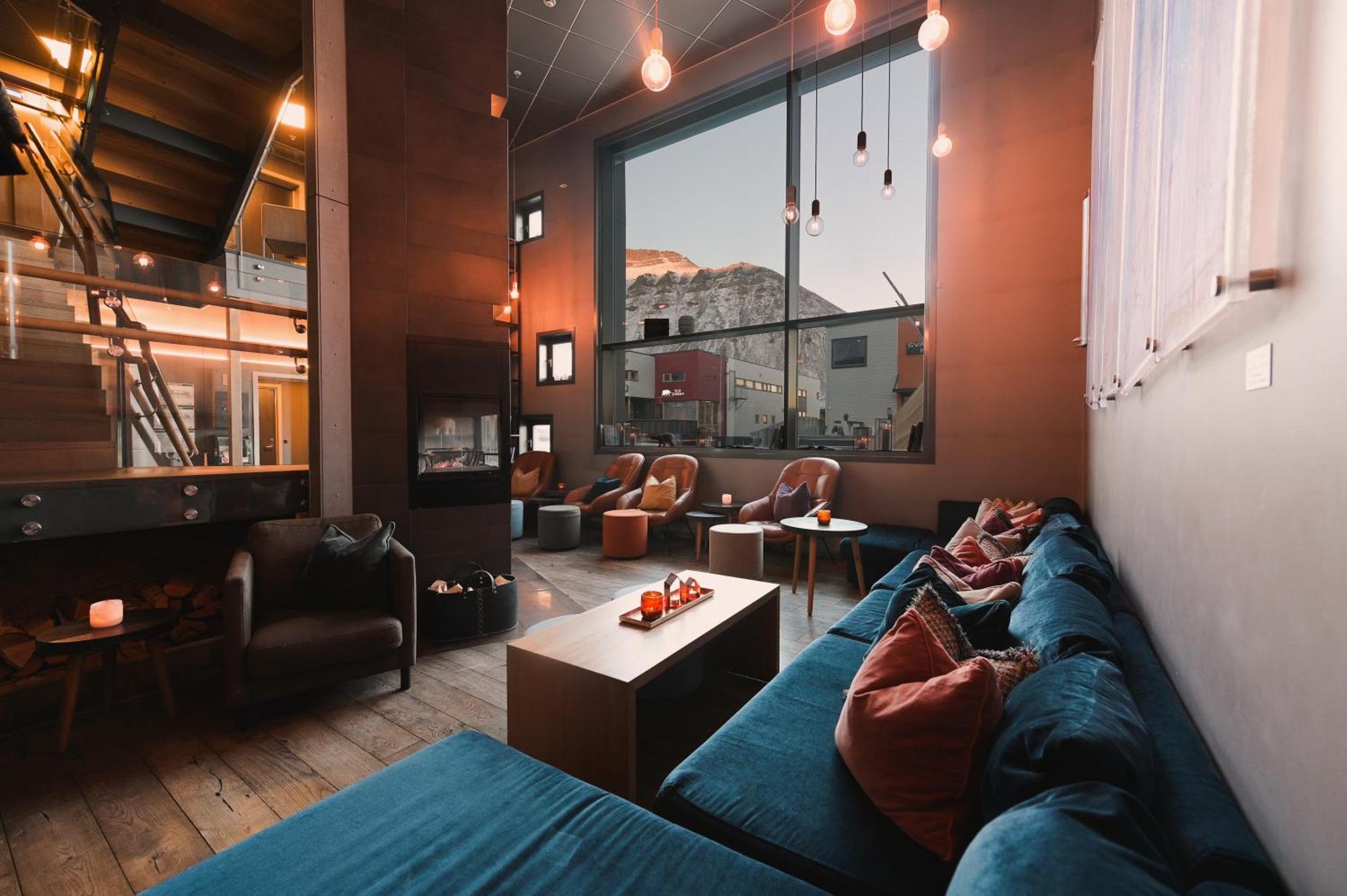 Svalbard Hotell | Polfareren Лонгйир Экстерьер фото