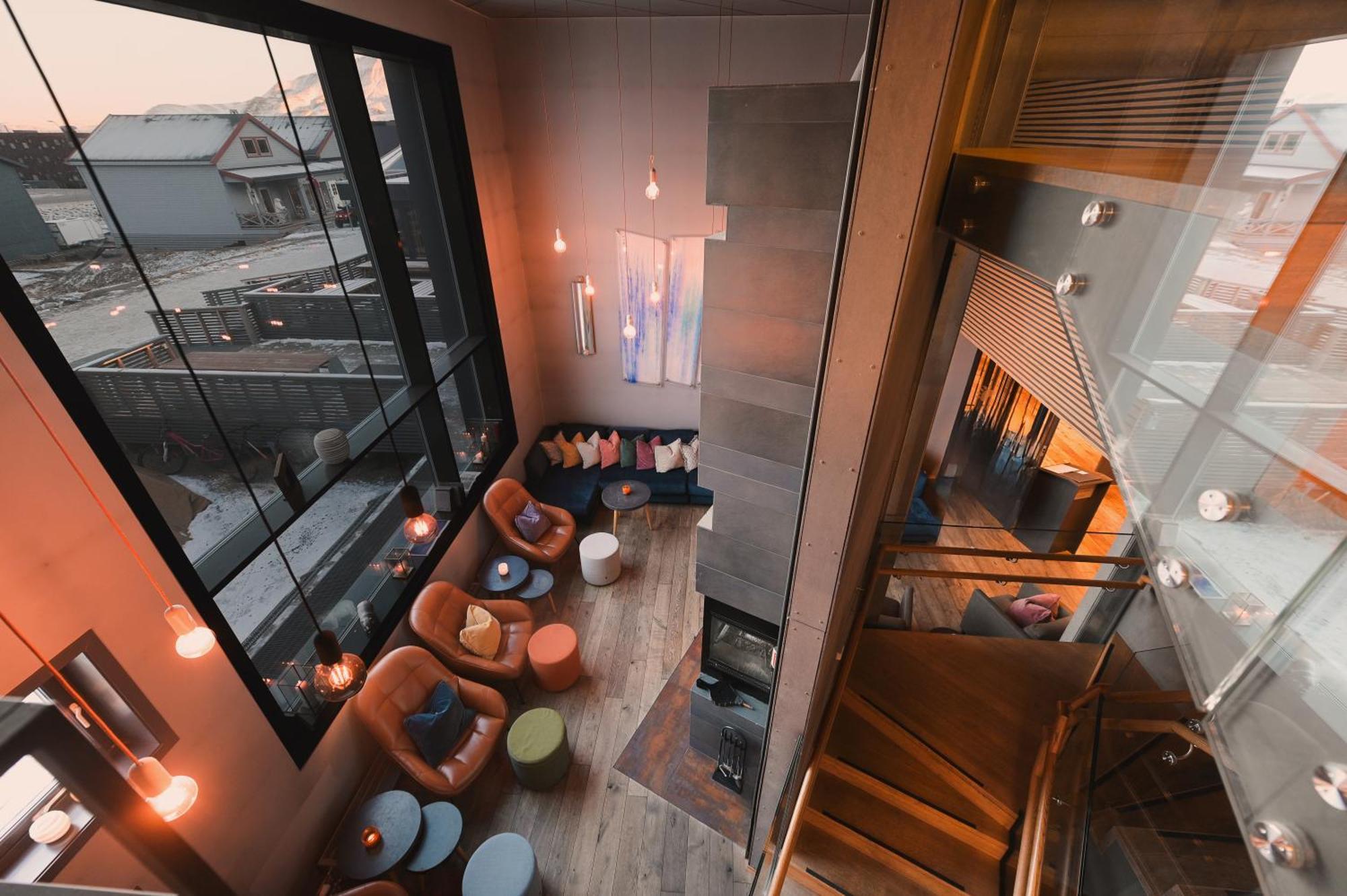 Svalbard Hotell | Polfareren Лонгйир Экстерьер фото