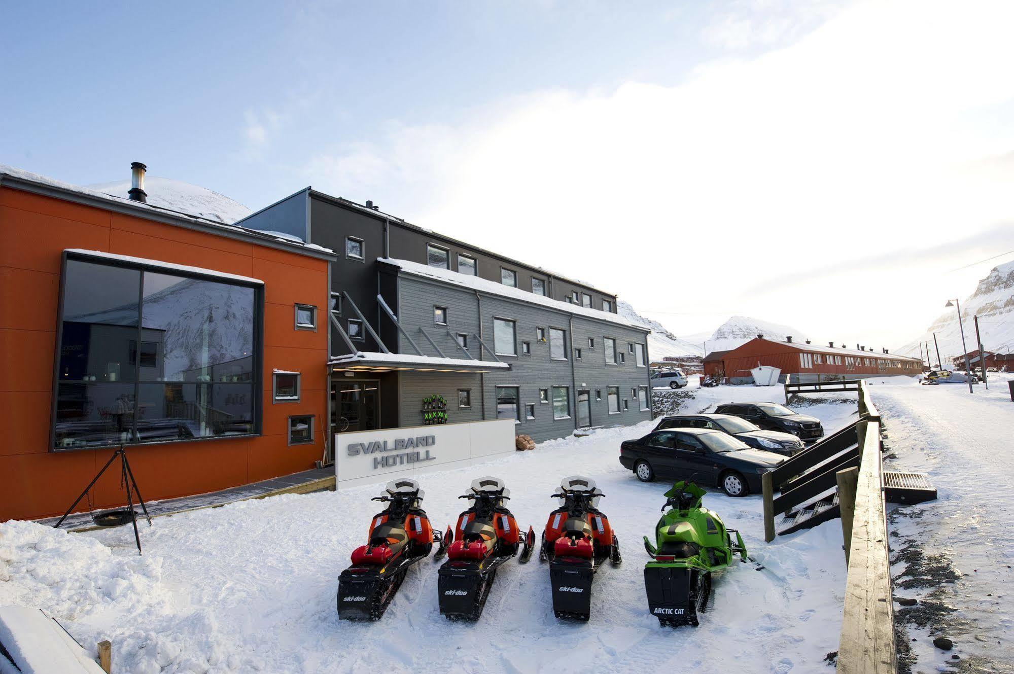 Svalbard Hotell | Polfareren Лонгйир Экстерьер фото